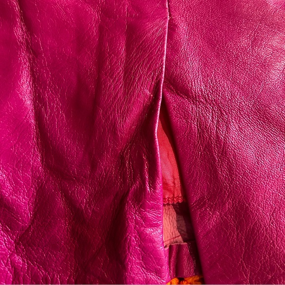 Vintage fuschia leather skirt - Picture 6 of 6